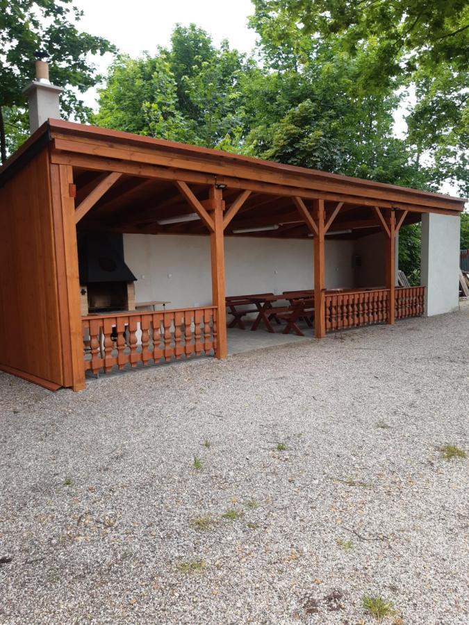 Hôtel Autokemp U Veze à Hořice Extérieur photo