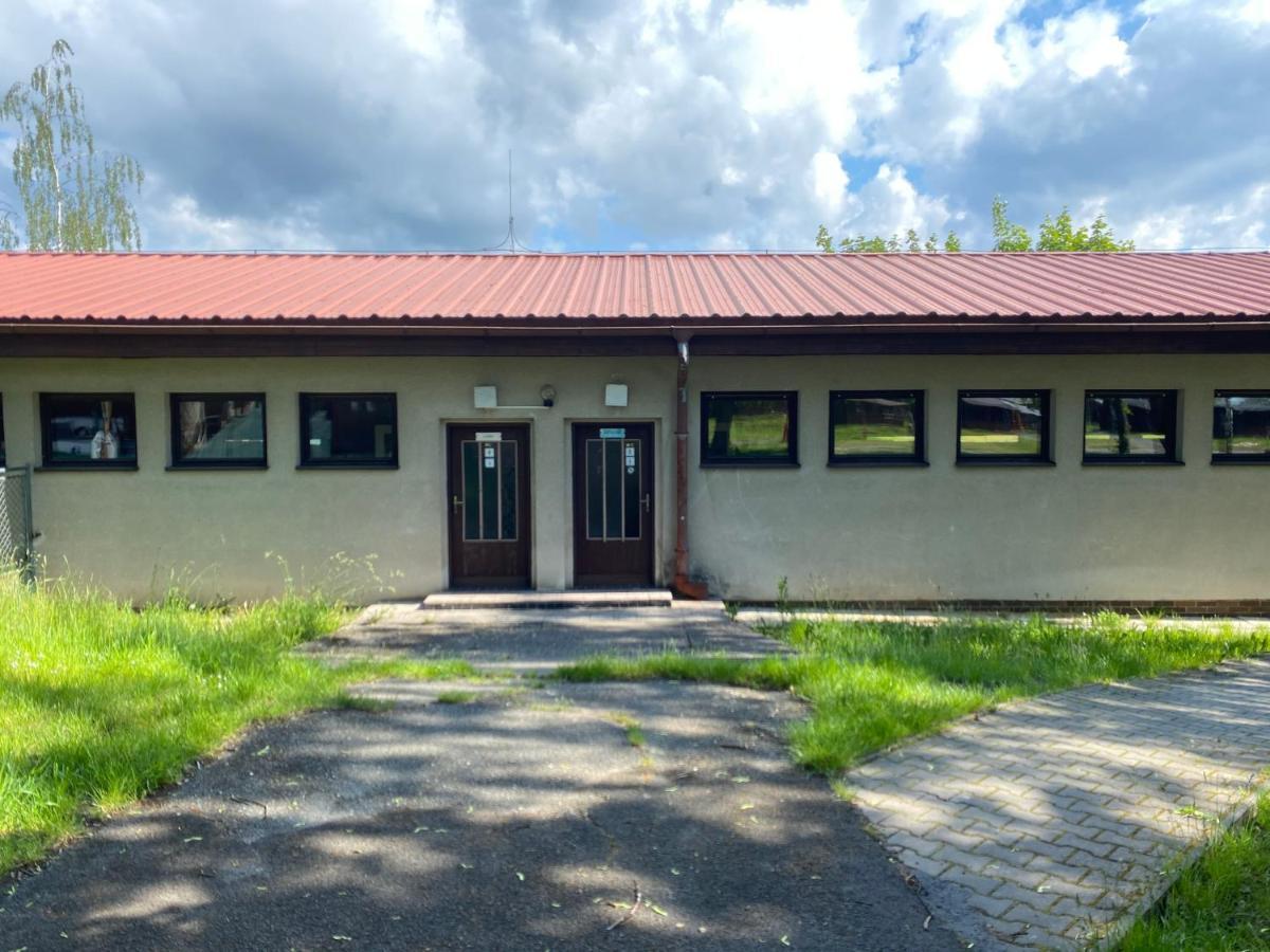 Hôtel Autokemp U Veze à Hořice Extérieur photo